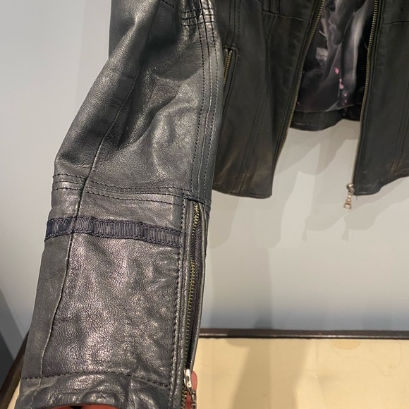 Danier  fitted leather jacket - Picture 2 of 4